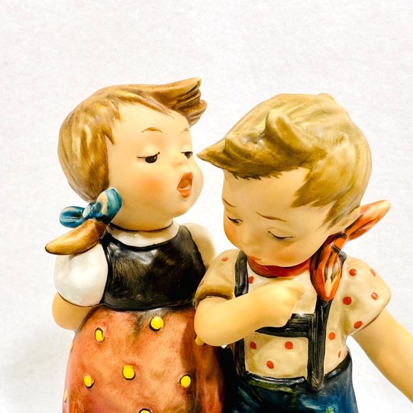 Goebel Hummel #412 "Bath Time" TMK6 (1990) - Picture 9 of 14